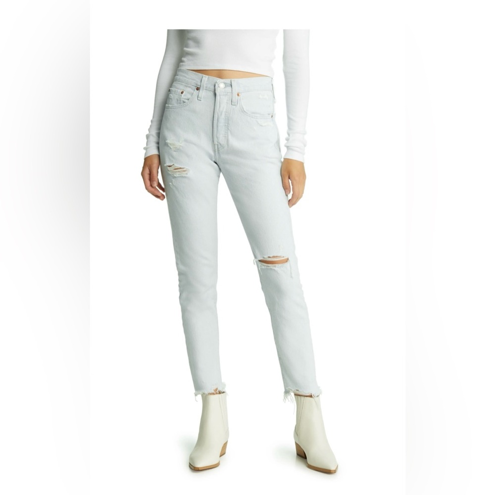 Levi’s straight leg jeans wrong turn size 27, EUC!